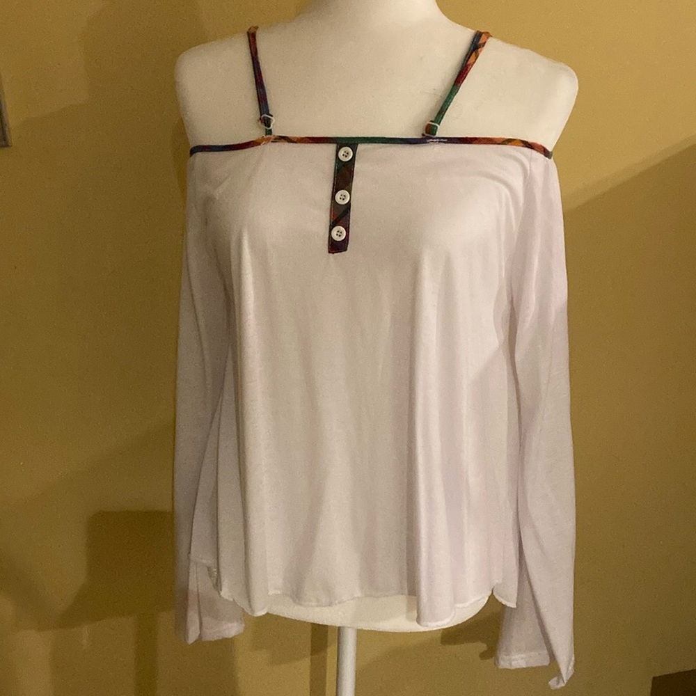 Beautiful hi-low long sleeve top